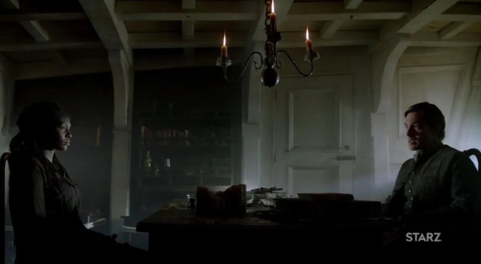 Madi und Rogers in „Black Sails“