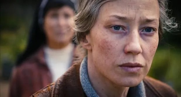 Eine gealterte Nora firmiert in Australien unter Sarah (Carrie Coon).