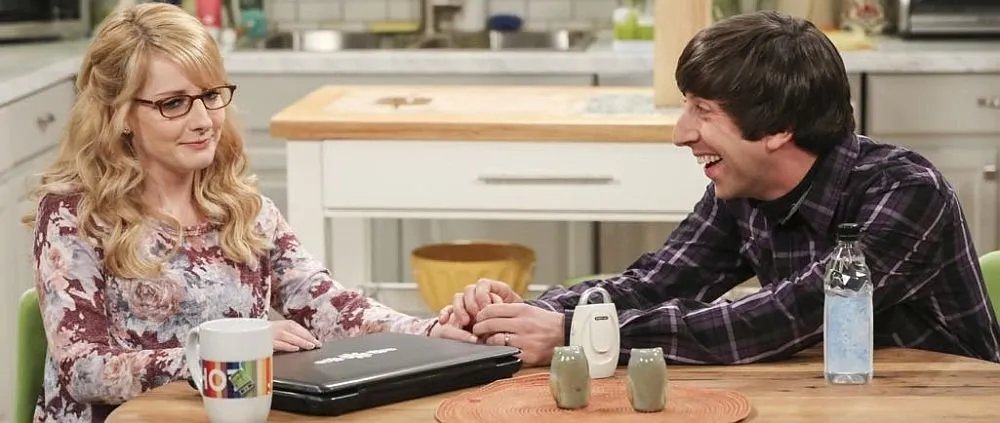Bernadette (Melissa Rauch) verrät Howard (Simon Helberg) ihr Geheimnis.
