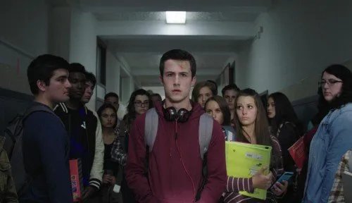 Clay (Dylan Minnette)