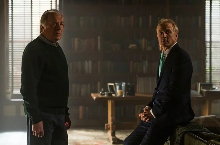 Chuck (Michael McKean) und Howard (Patrick Fabian) haben Jimmy eine Falle gestellt.