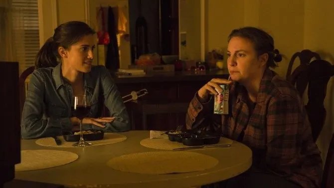 Marnie (Allison Williams, l.) ist bald überfordert mit Hannah (Lena Dunham),...