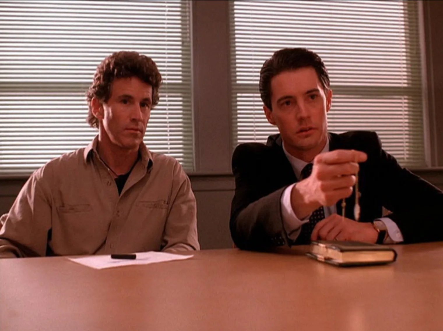 Sheriff Truman (Michael Ontkean) und Agent Cooper (Kyle MacLachlan)