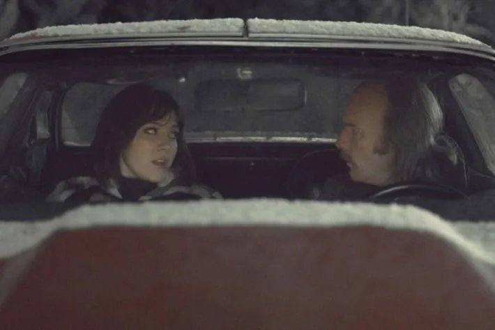 Nikki (Mary Elizabeth Winstead) ist kein besonders guter Einfluss für Ray (Ewan McGregor).