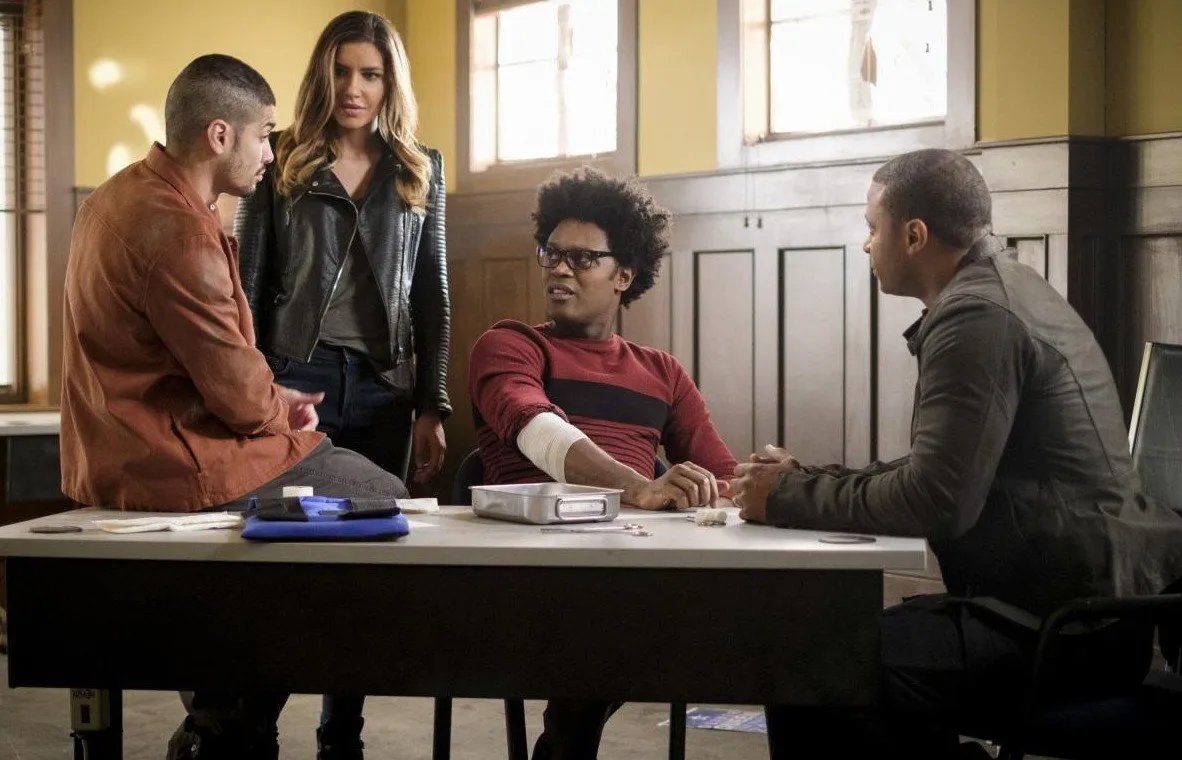 Szenenbild aus der Arrow-Episode „Underneath“