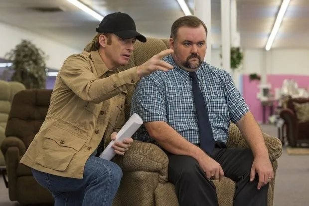Jimmy (Bob Odenkirk, l.) ist Regisseur und Sales Manager in einer Person.