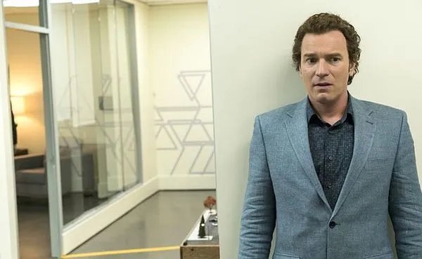 Emmit (Ewan McGregor) ist gleichermaßen schockiert und fasziniert.