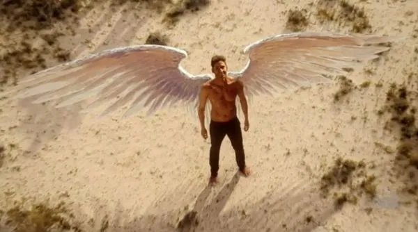 Lucifer (Tom Ellis) hat seine Engelsflügel wieder.