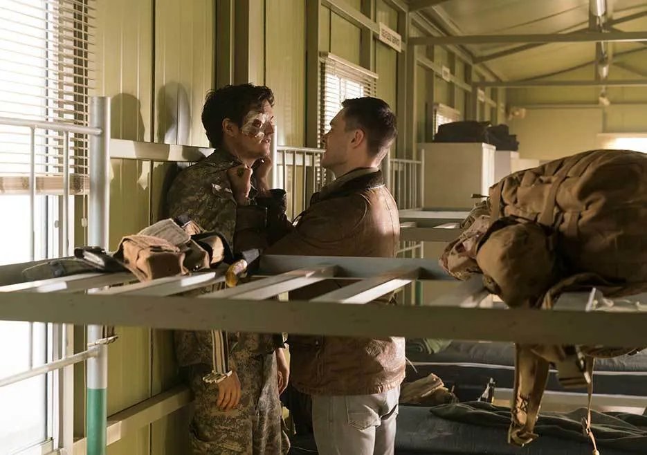 Troy vs. Jake auf einem Szenenfoto aus der âFear the Walking Deadâ-Episode âEye of the Beholderâ