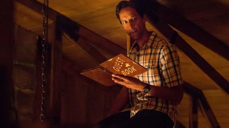Danny Pudi in „The Guest Book“
