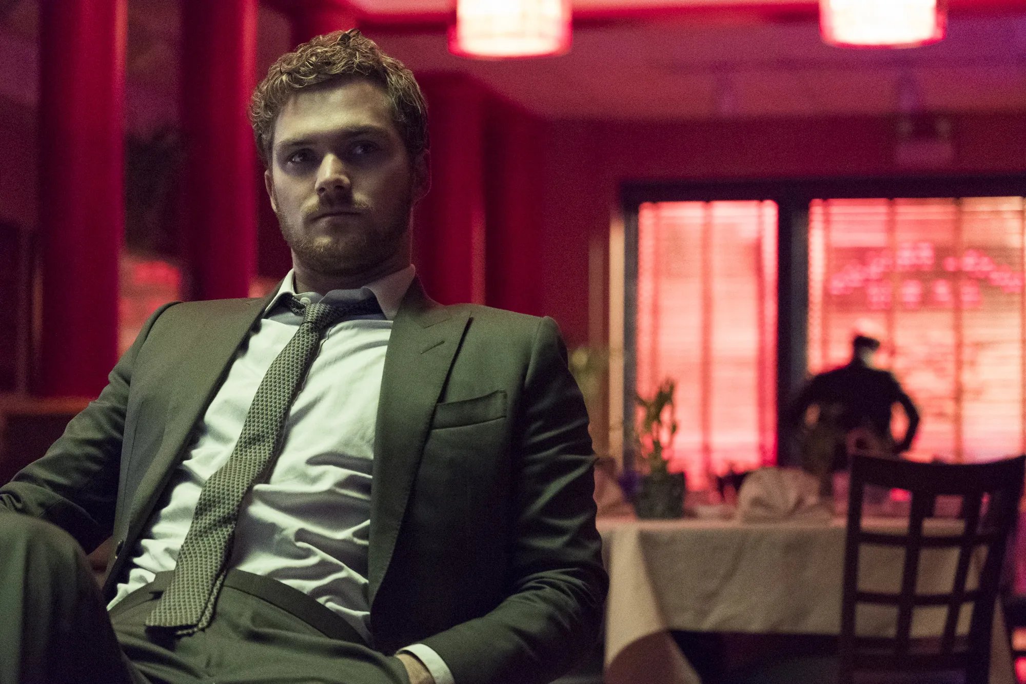 Danny Rand in einem Szenenfoto aus „Marvel%26#039,s The Defenders“
