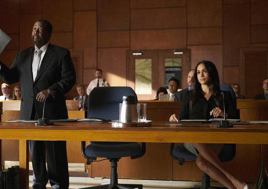 Wendell Pierce und Meghan Markle in „Suits“
