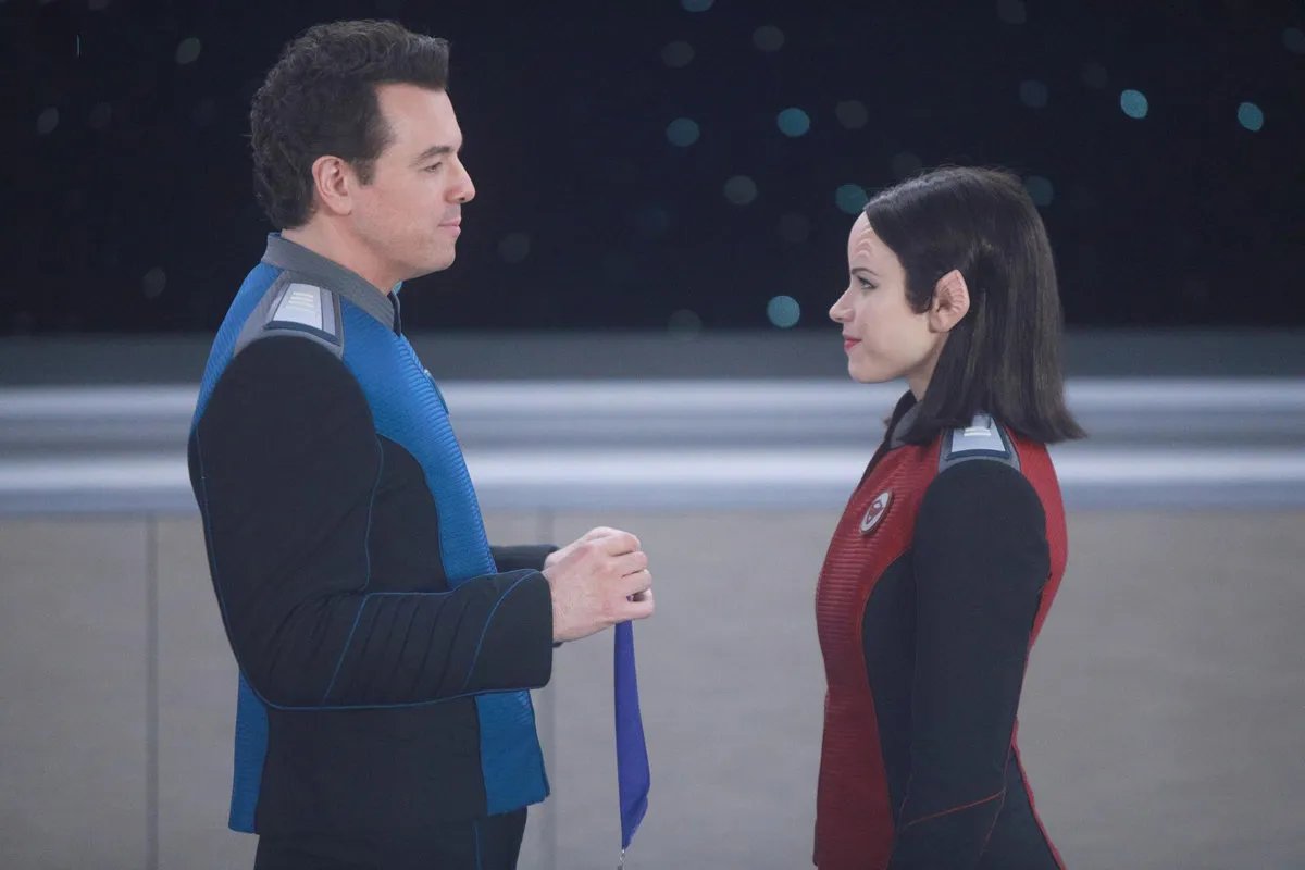 Seth MacFarlane und Halston Sage in „The Orville“