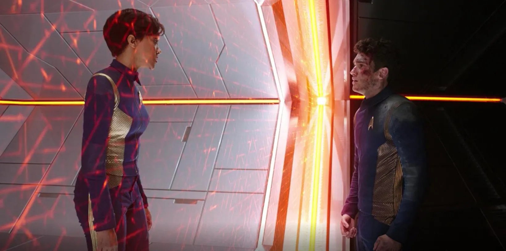 Sonequa Martin-Green und Sam Vartholomeos in „Star Trek: Discovery“