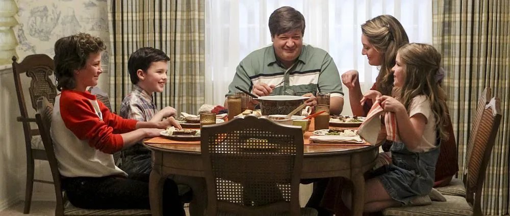 Familie Cooper beim gemeinsamen Abendessen.