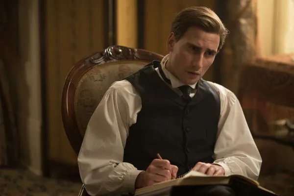 Dr. Jordan (Edward Holcroft) versucht, die Wahrheit herauszufinden.