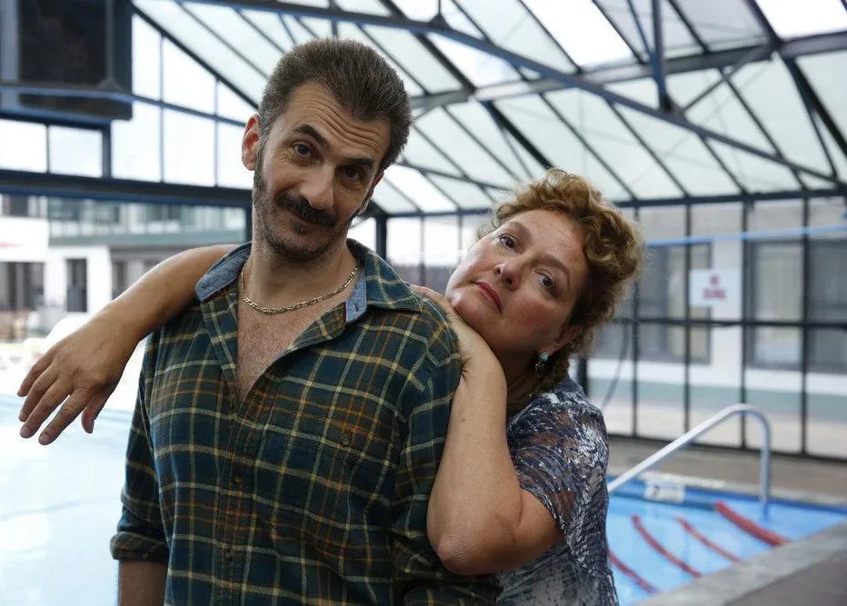 Michael Aronov als Smokey Putnum und Aida Turturro als Hawkins in „The Blacklist“ /