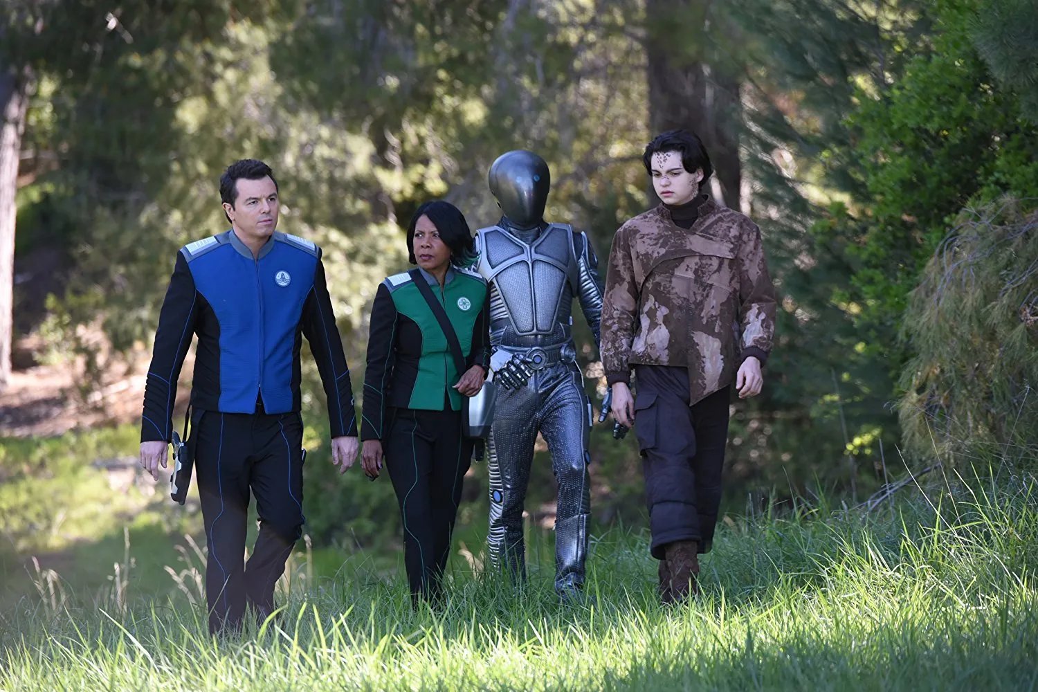 Penny Johnson Jerald, Seth MacFarlane, Max Burkholder und Mark Jackson in „The Orville“ /