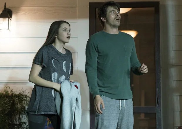 Kevin (Jason Ritter) und seine Nichte Reese (Chloe East)