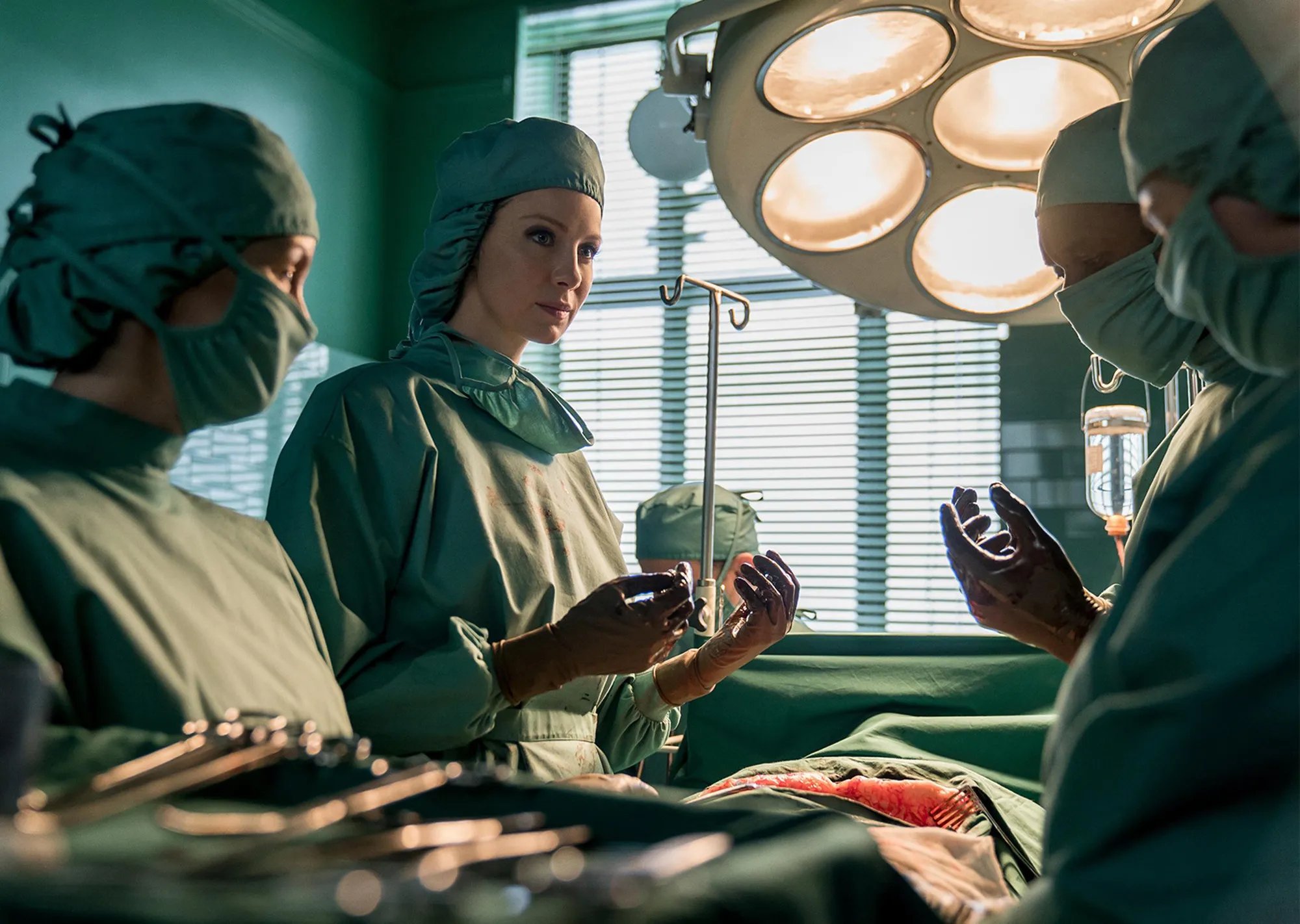 Claire im OP in „Outlander“