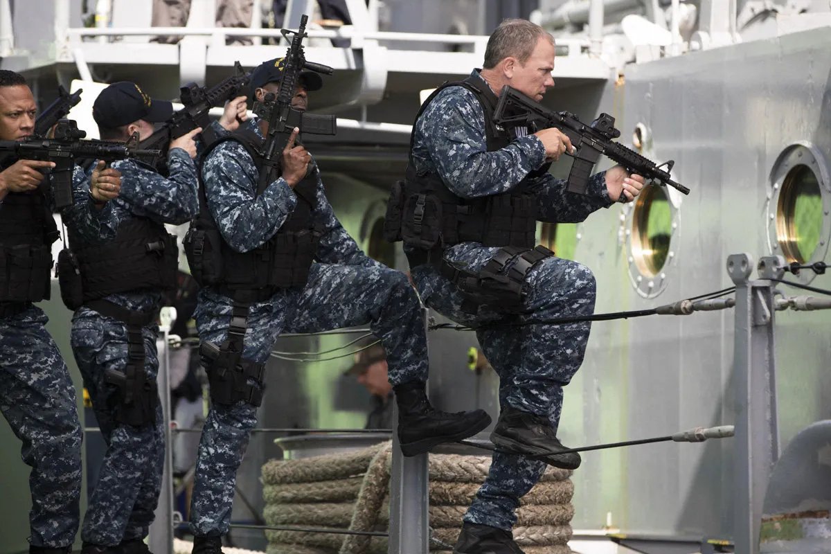 Slattery und sein Team in „The Last Ship“