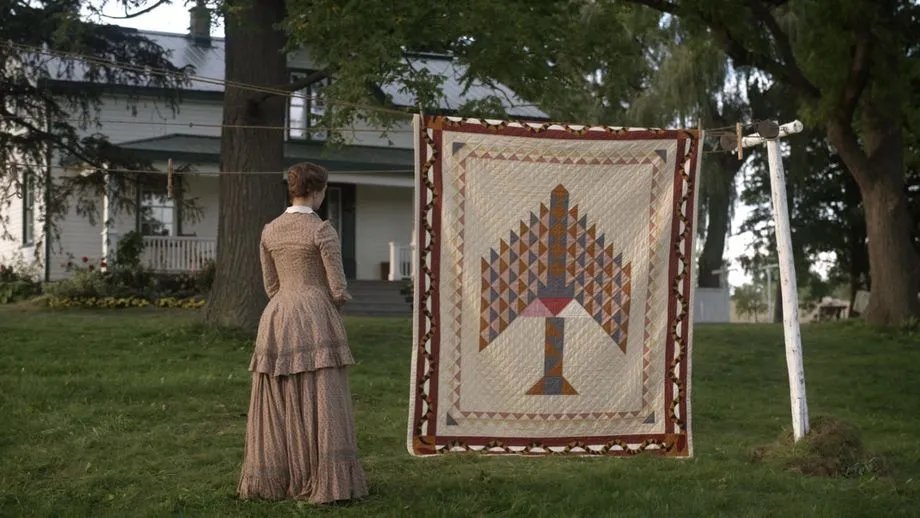 Endlich hat sich Grace (Sarah Gadon) einen eigenen Quilt genäht.