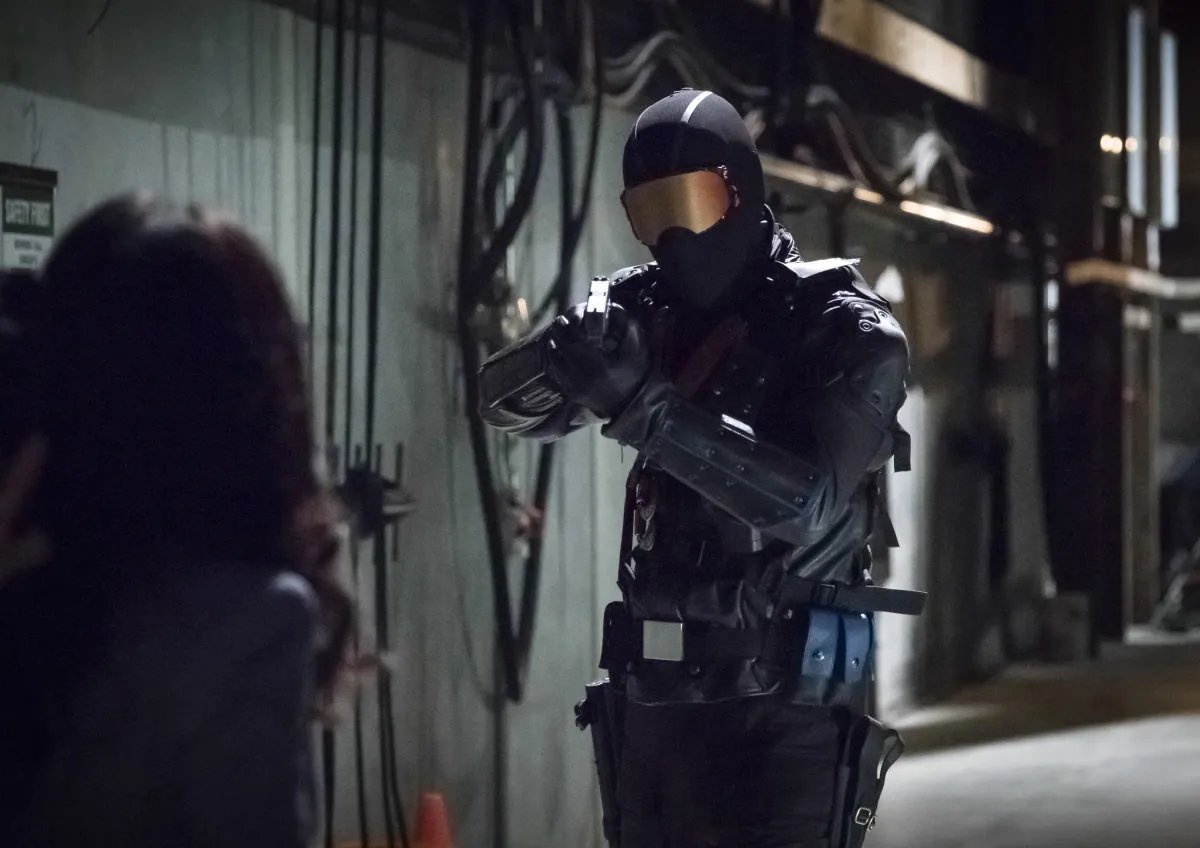 Szenenfoto aus der „Arrow“-Episode „Deathstroke Returns“ /