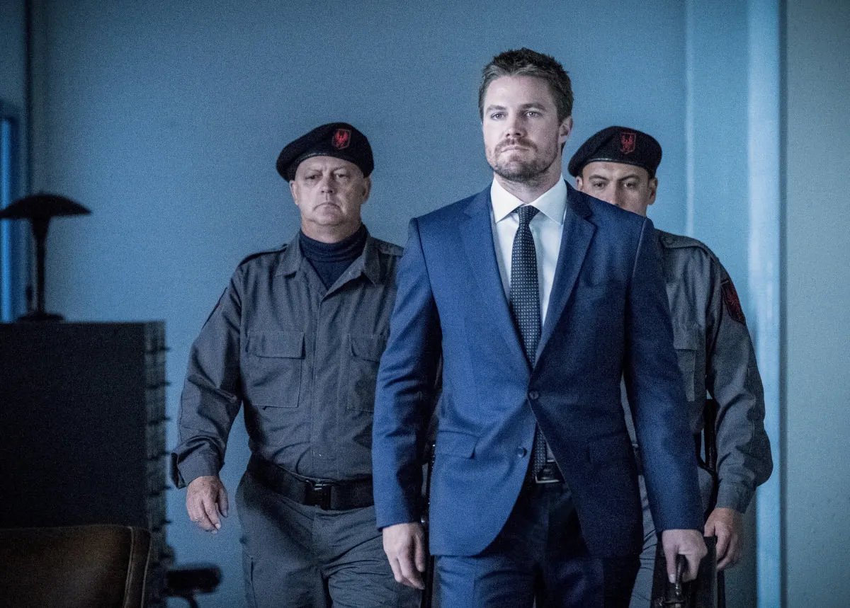 Szenenfoto aus der „Arrow“-Episode „Deathstroke Returns“ /