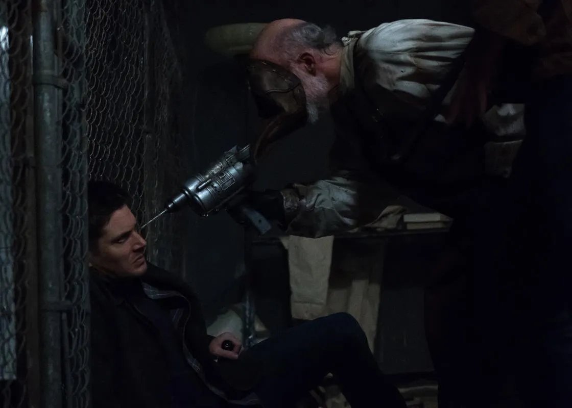 Jensen Ackles und Sacha M. Romalo in „Supernatural“ /