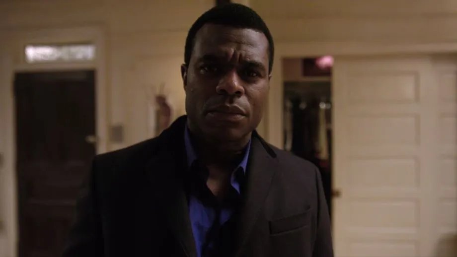 Anders als im Film wird auch Jamie (Lyriq Bent) von Nola nach Hause geschickt.