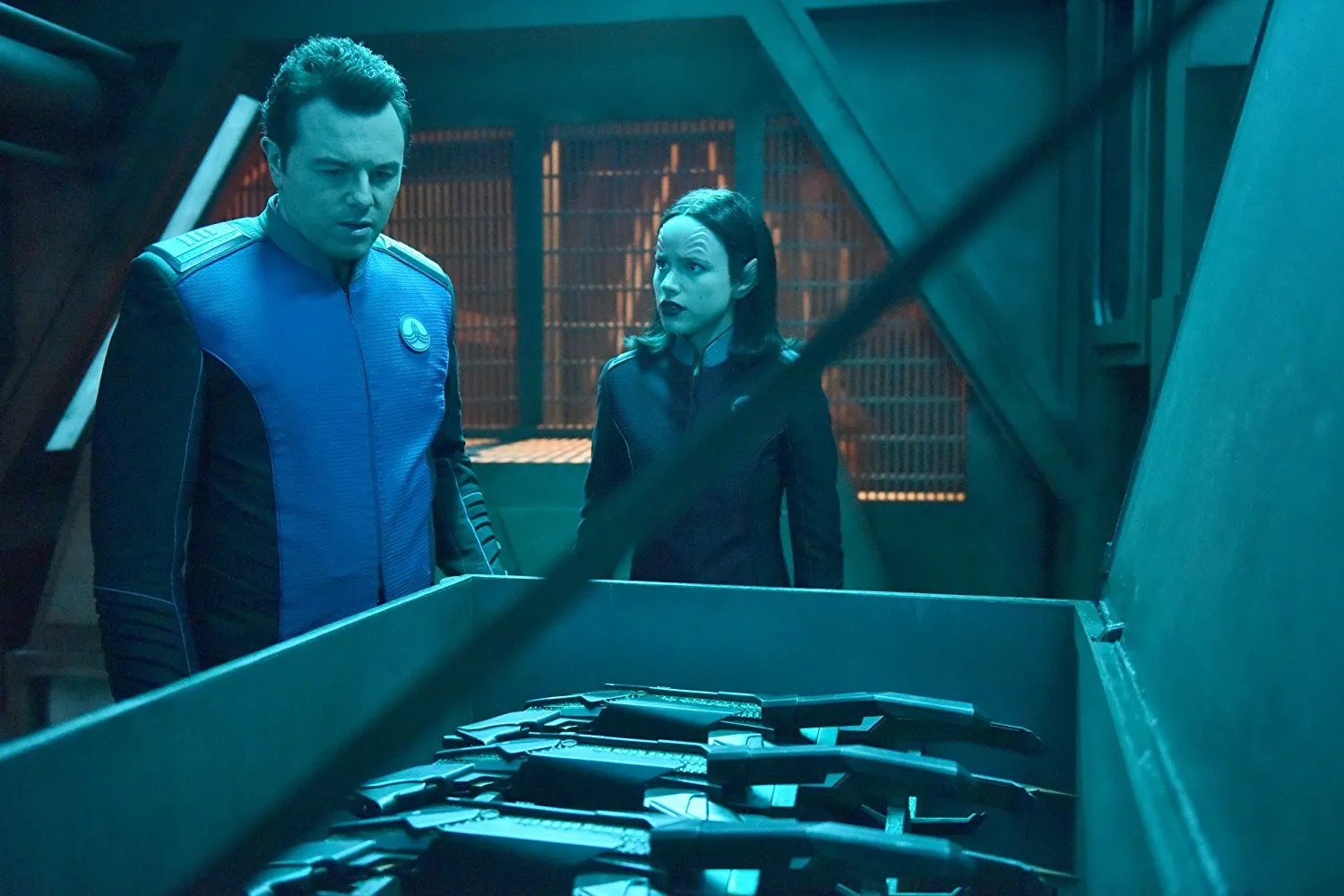 Seth MacFarlane und Halston Sage in „The Orville“