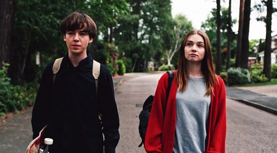 Am Anfang ist der Abstand zwischen James (Alex Lawther) und Alyssa (Jessica Barden) noch ziemlich groß.