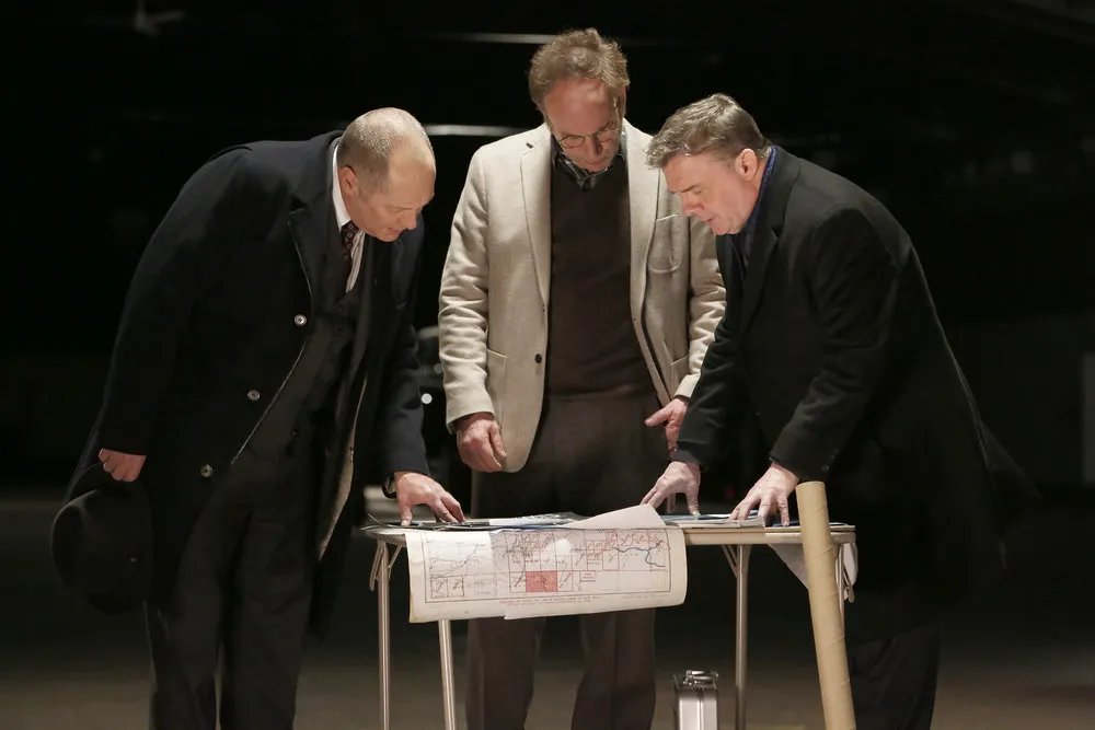 James Spader, Nathan Lane und Matthew Lawler in „The Blacklist“