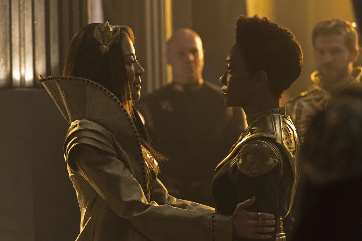 Michelle Yeoh und Sonequa Martin-Green in „Star Trek: Discovery“