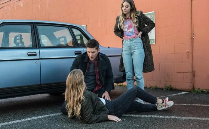Jansen Ackles, Jordan Claire Robbins und Elise Gatien in „Supernatural“