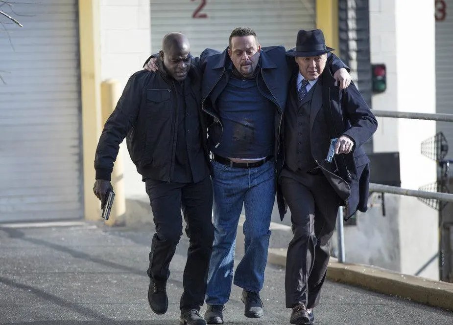 Hisham Tawfiq, Lenny Venito und James Spader in „The Blacklist“