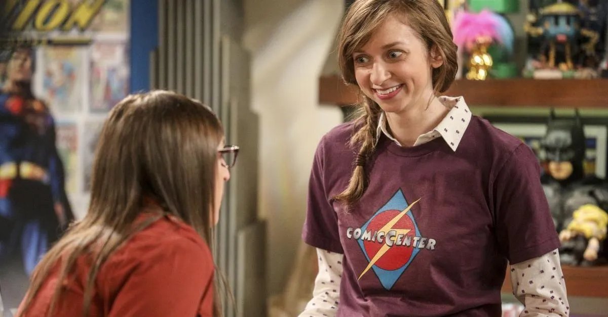 Lauren Lapkus als neue Aushilfskraft in Stuarts plötzlich florierendem Comicbuchladen.
