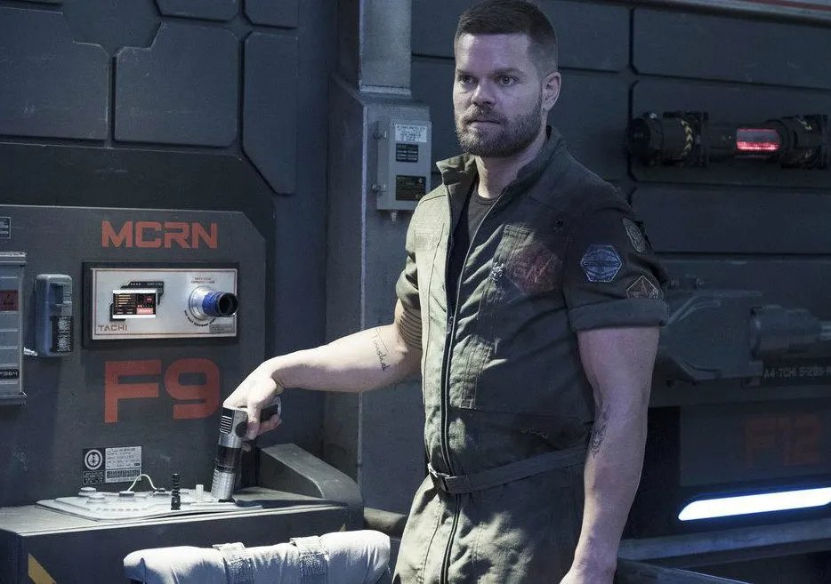 Wes Chatham als Amos Burton in „The Expanse“