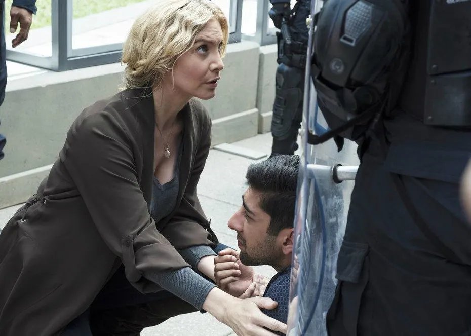 Elizabeth Mitchell als Anna Volovodov in „The Expanse“