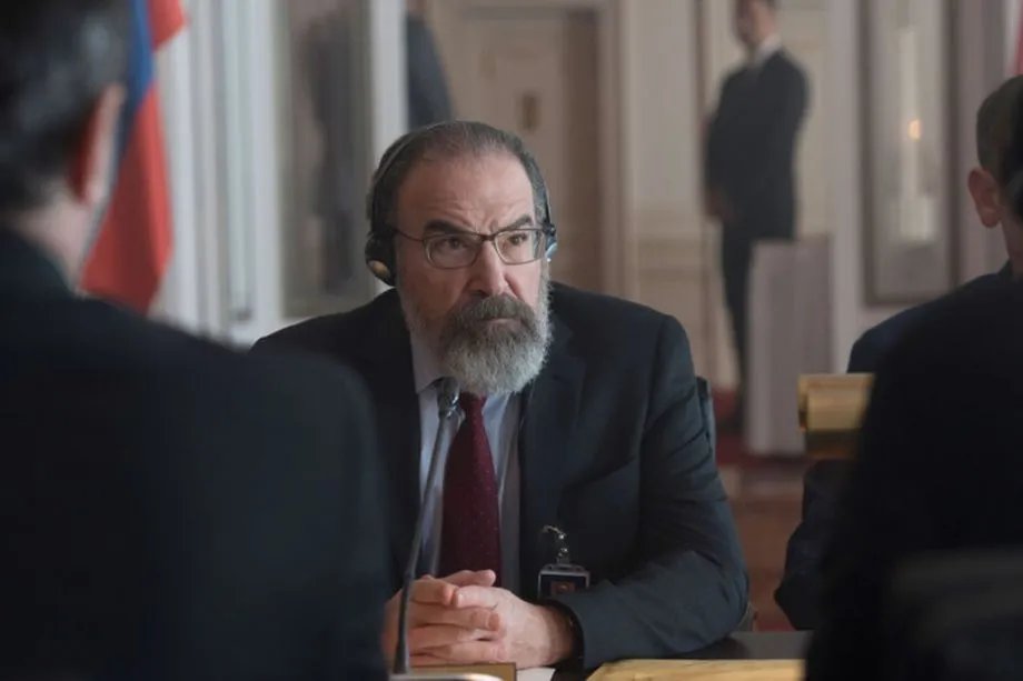 Saul (Mandy Patinkin) präsentiert sich als knüppelharter Verhandler.