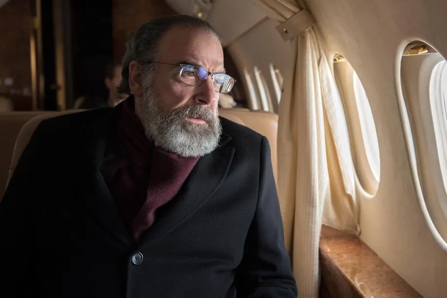 Saul (Mandy Patinkin) gibt nicht auf, ehe Carrie in Freiheit ist.