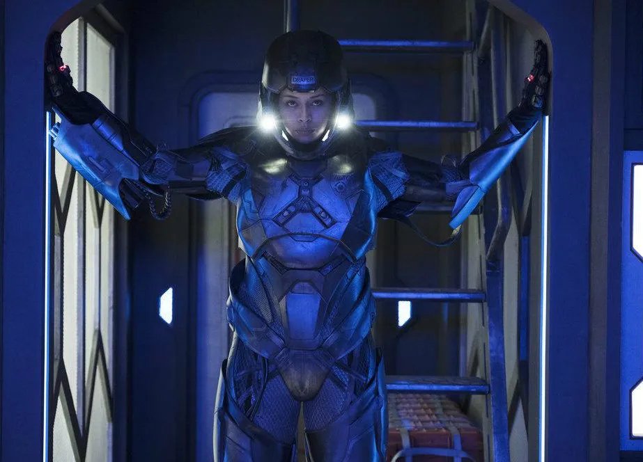 Frankie Adams als Bobbie Draper in der Serie „The Expanse“