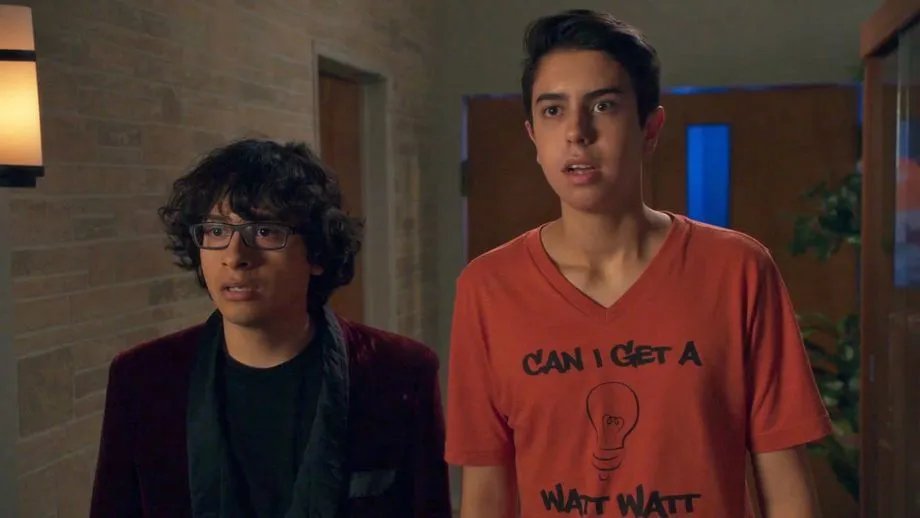 Nerds stalken Mädchen - „All Night“ verkauft uns das als lustig.
