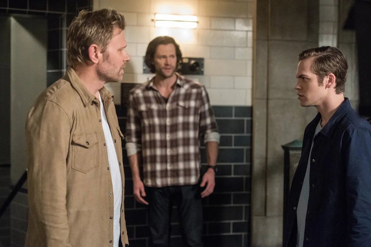 Jared Padalecki, Mark Pellegrino und Alexander Calvert in „Supernatural“