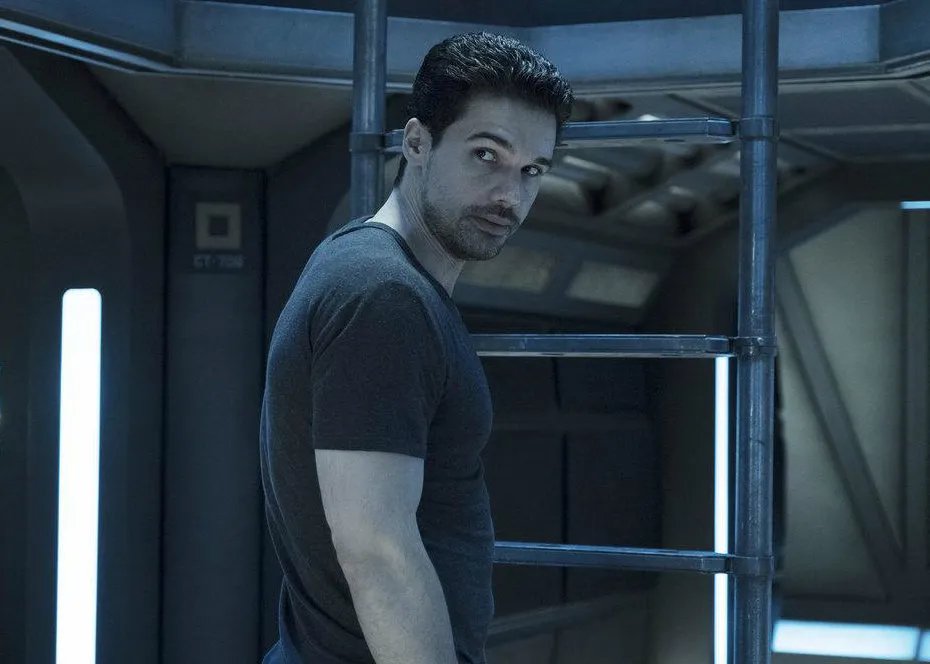 Steven Strait als Earther James Holden in „The Expanse“