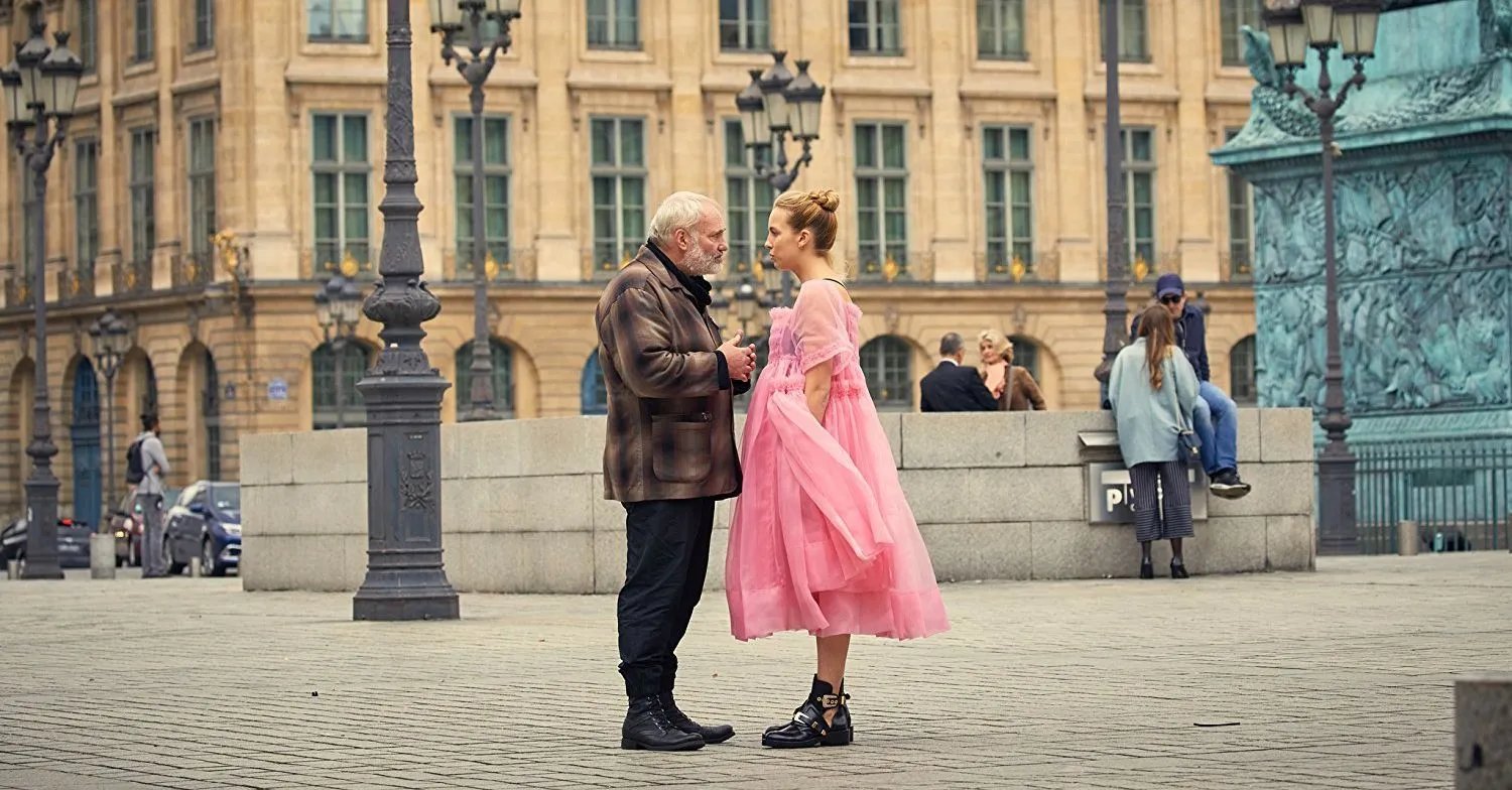 Villanelle (Jodie Comer) und ihr Kontaktmann beziehungsweise Ziehvater Konstantin (Kim Bodnia).