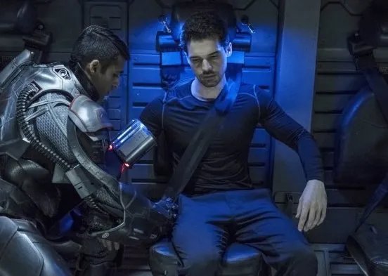 Holden in einem Szenenfoto der „The Expanse“-Folge „Fallen World“