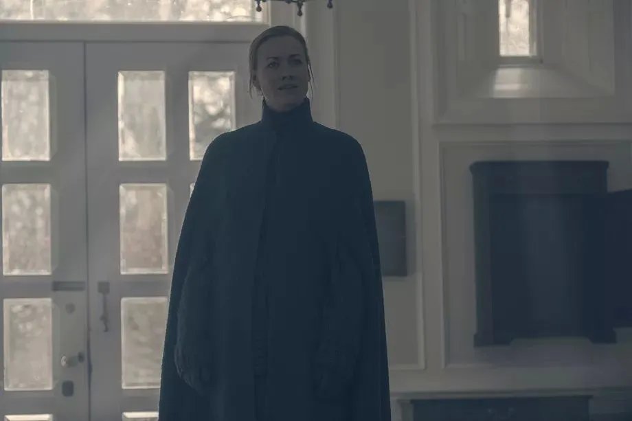 Serena (Yvonne Strahovski) redet Klartext.
