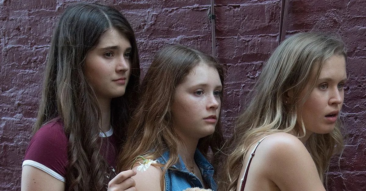 April und Violet Brinson sowie Eliza Scanlen in „Sharp Objects“: Auf wen hat es der Mörder als Nächstes abgesehen?