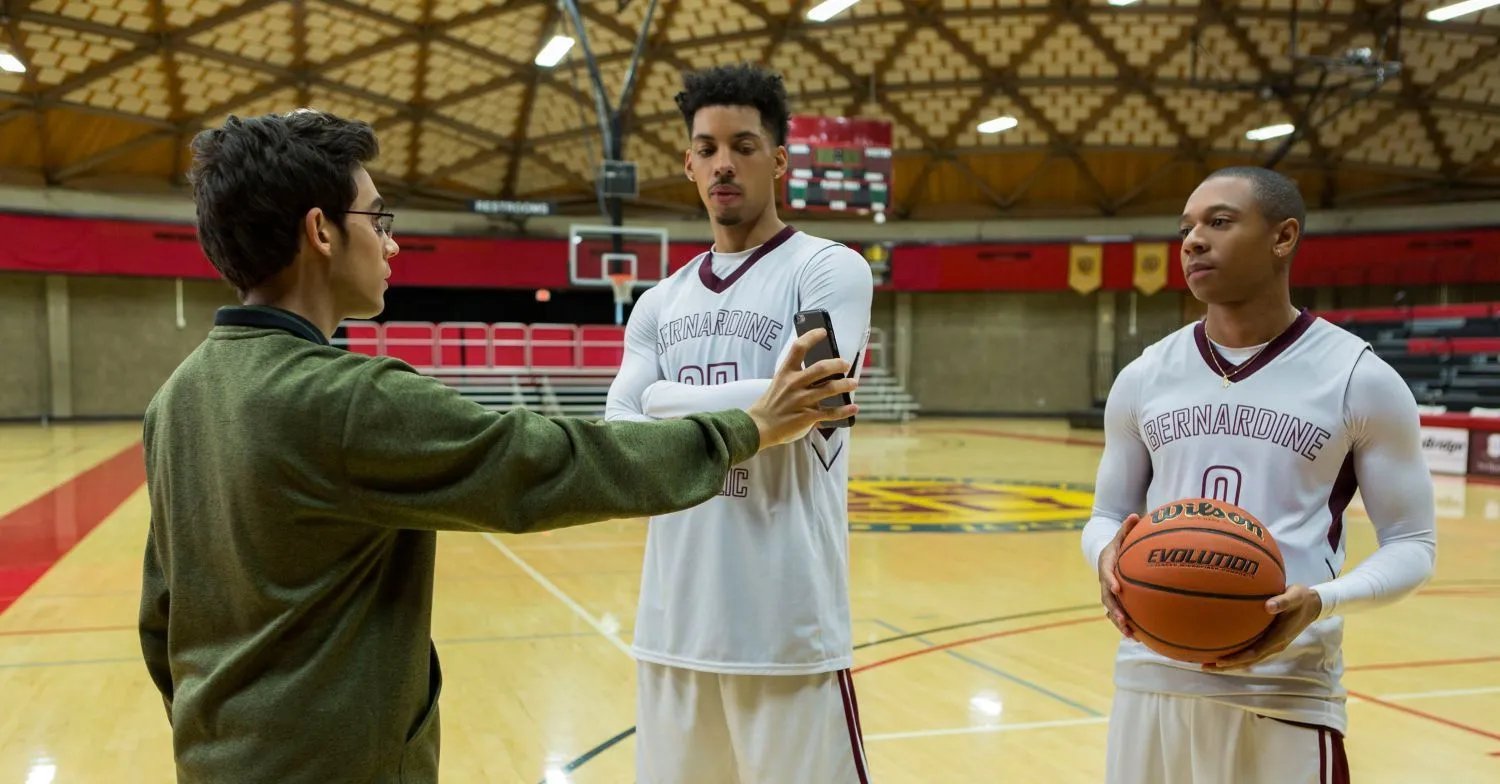 Szenenbild von American Vandal: Haben die Sportstars DeMarcus (Melvin Gregg) und Lou (DeRon Horton) etwa Dreck am Stecken?